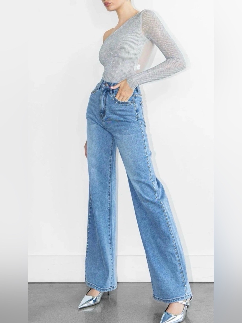 Vibrant VBRT Rhinestone Studded Jeans Wide Leg Women’s Denim Size 9 / 28
